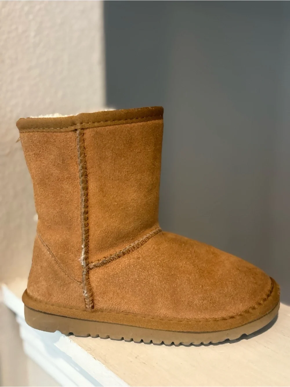 UGG Kids' Classic II Water-Resistant Shearling Brown Little GirlsBoots Size 1.5Y